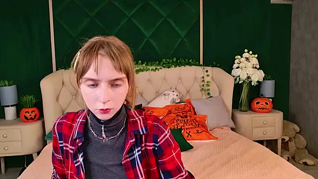 Beverly Gomes online show from 10.21.25