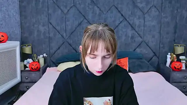 Beverly Gomes online show from 10.26.25