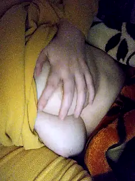 Snapshot of CHahed-5 chatting on 12.14.25 CHahed-5 online show from 12.14.25