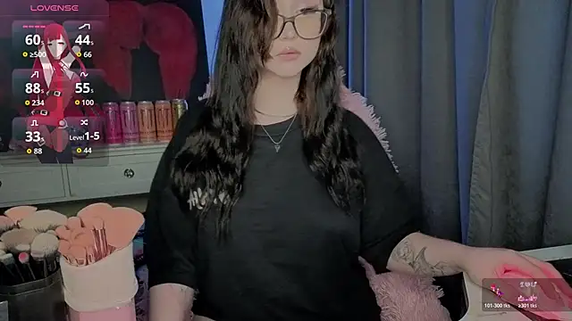 Snapshot of hornyprincess19 chatting on 05.17.26 hornyprincess19 online show from 05.17.26