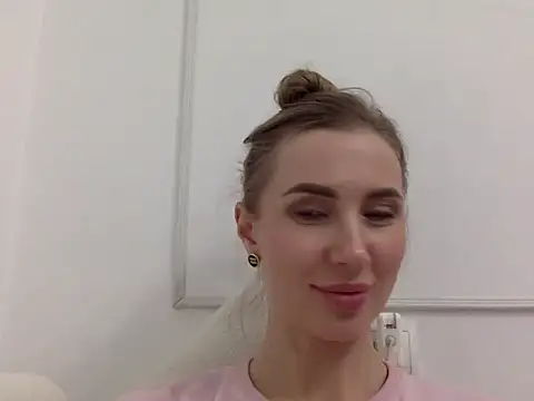 Snapshot of Alveryn chatting on 10.31.25 Alveryn online show from 10.31.25