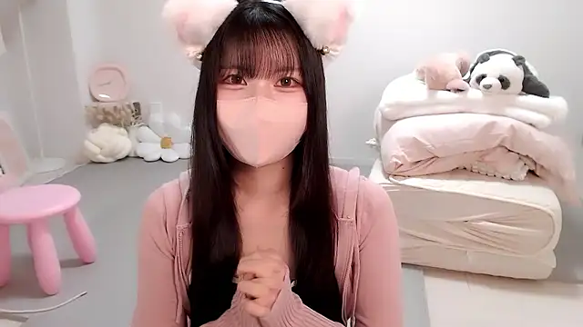 Snapshot of moka-neko chatting on 09.23.25 moka-neko online show from 09.23.25