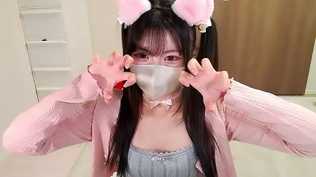Snapshot of moka-neko chatting on 10.07.25 moka-neko online show from 10.07.25