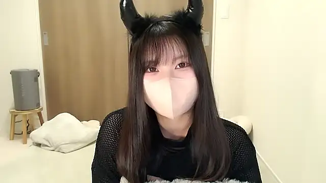 Snapshot of moka-neko chatting on 10.31.25 moka-neko online show from 10.31.25