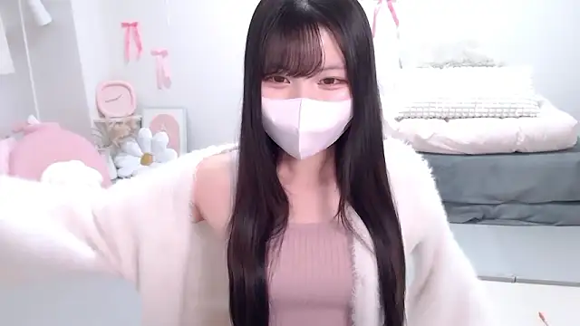 Snapshot of moka-neko chatting on 11.18.25 moka-neko online show from 11.18.25