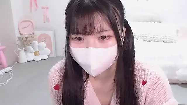 Snapshot of moka-neko chatting on 11.27.25 moka-neko online show from 11.27.25