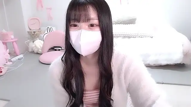 Snapshot of moka-neko chatting on 11.30.25 moka-neko online show from 11.30.25