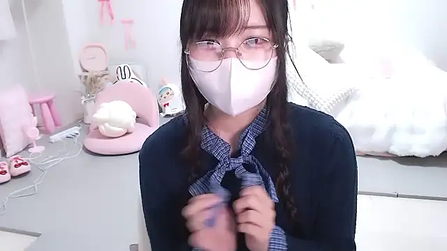 Snapshot of moka-neko chatting on 12.05.25 moka-neko online show from 12.05.25