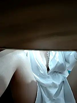 Yui-Linh online show from 09.18.25