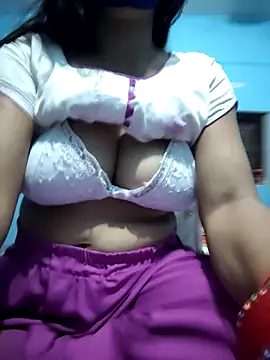 Snapshot of your_favourite_bhabhi chatting on 10.13.25 your favourite bhabhi online show from 10.13.25