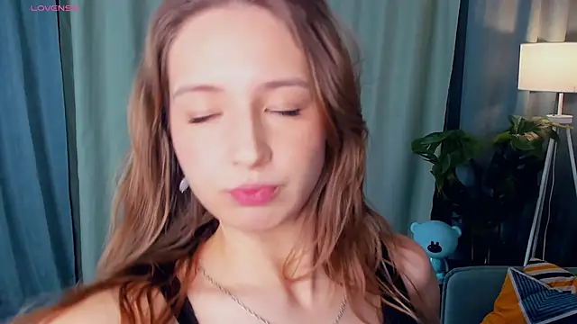 LaritaYoseph online show from 11.22.25