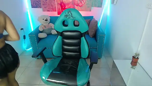 Ariannaa m online show from 11.19.25