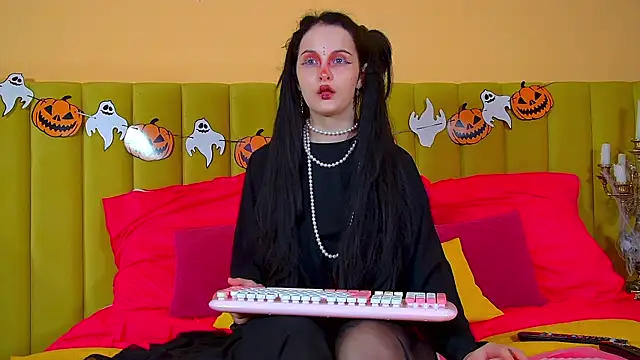 MollyMillsen online show from 10.29.25