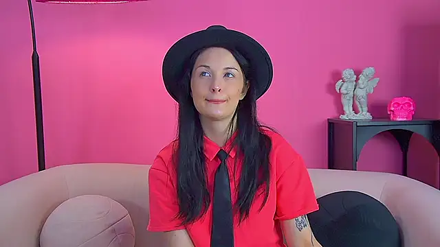 MollyMillsen online show from 11.21.25