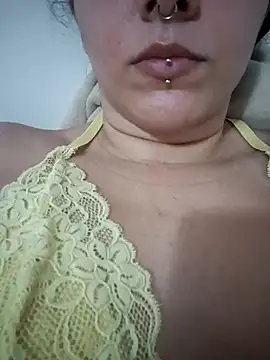 Snapshot of ApenasLys chatting on 09.22.25 ApenasLys online show from 09.22.25