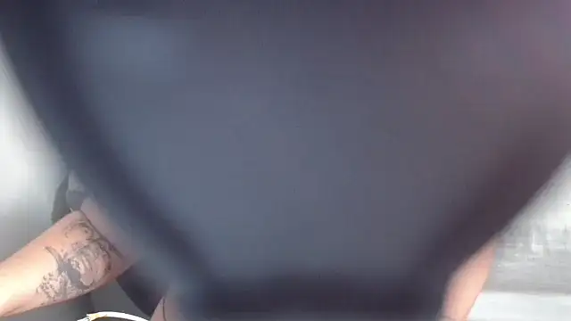 Snapshot of ApenasLys chatting on 10.10.25 ApenasLys online show from 10.10.25