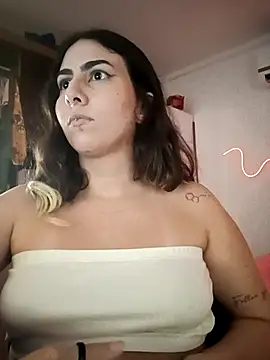 Snapshot of ApenasLys chatting on 11.05.25 ApenasLys online show from 11.05.25