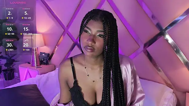 SophiaBloss online show from 10.28.25