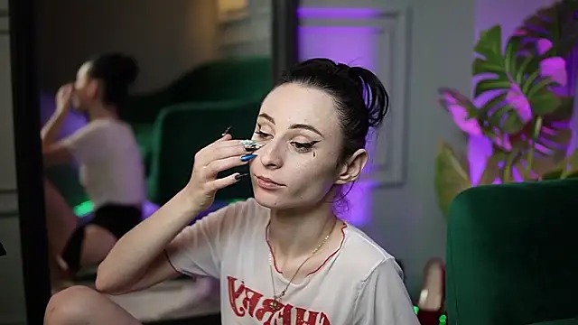 SaraiAngel online show from 12.13.25