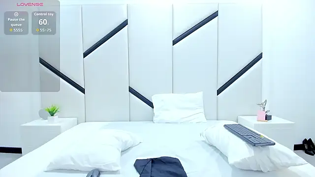 GeraldineSandoval online show from 11.13.25