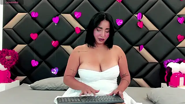 GeraldineSandoval online show from 02.14.26