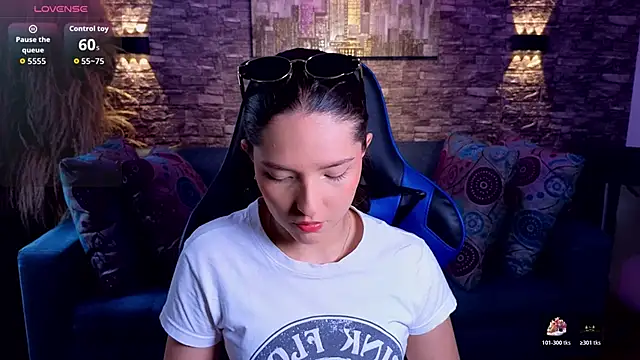 Snapshot of imrockstar chatting on 12.01.25 imrockstar online show from 12.01.25