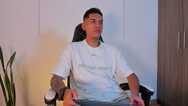 Nickyblazze  online show from 10.16.25