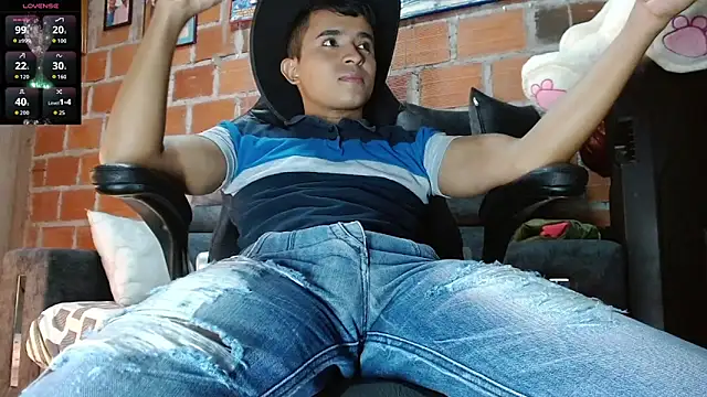 Snapshot of DayroDuran chatting on 02.08.26 DayroDuran online show from 02.08.26