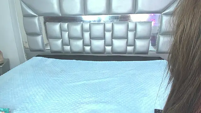 Snapshot of Hillarytonsonx chatting on 04.15.26 Hillarytonsonx online show from 04.15.26