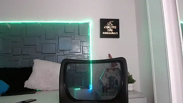 Trinity Knox online show from 09.27.25