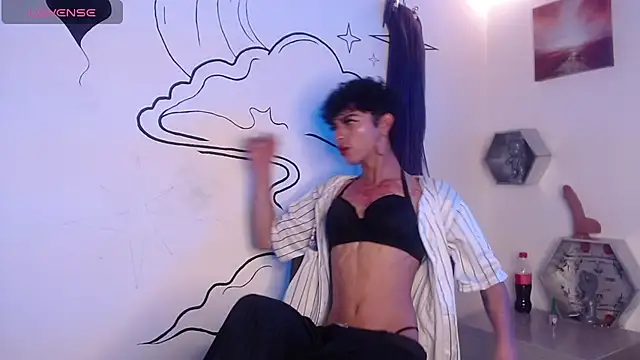 Trinity Knox online show from 11.07.25