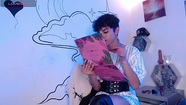 Trinity Knox online show from 11.11.25