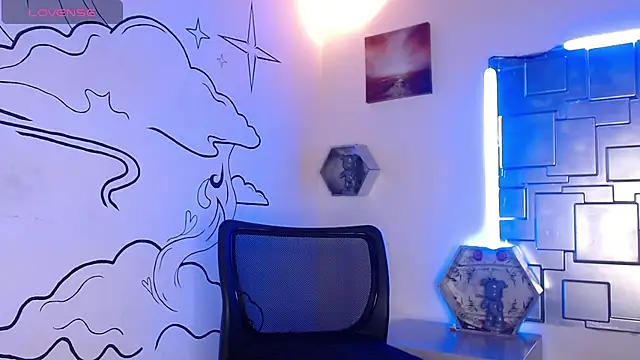 Trinity Knox online show from 11.20.25