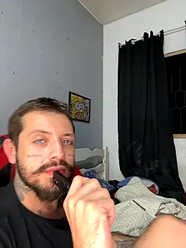 Snapshot of Luccaskonig chatting on 11.21.25 Luccaskonig online show from 11.21.25