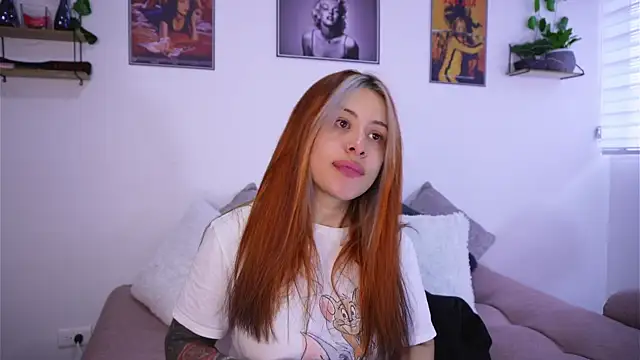 Snapshot of SophiieCumsx chatting on 10.26.25 SophiieCumsx online show from 10.26.25