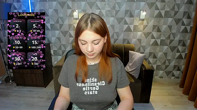 Snapshot of AnnaStills chatting on 11.26.25 AnnaStills online show from 11.26.25