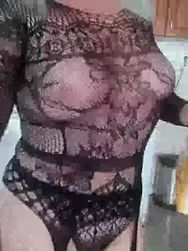 Snapshot of MiriandZacki chatting on 11.18.25 MiriandZacki online show from 11.18.25