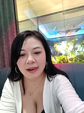 Snapshot of smgirls chatting on 10.17.25 smgirls online show from 10.17.25