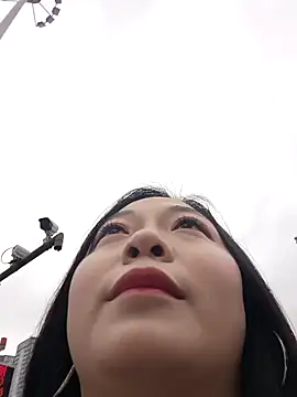 Snapshot of smgirls chatting on 10.21.25 smgirls online show from 10.21.25