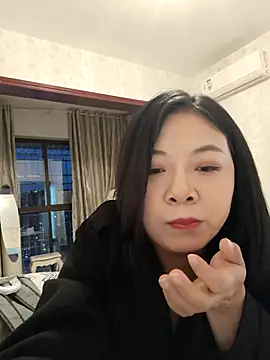 Snapshot of smgirls chatting on 10.25.25 smgirls online show from 10.25.25