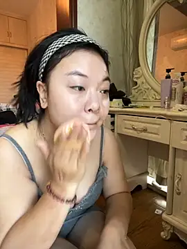 Snapshot of smgirls chatting on 10.27.25 smgirls online show from 10.27.25