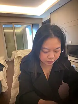 Snapshot of smgirls chatting on 11.25.25 smgirls online show from 11.25.25