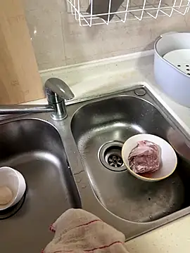 Snapshot of smgirls chatting on 12.14.25 smgirls online show from 12.14.25