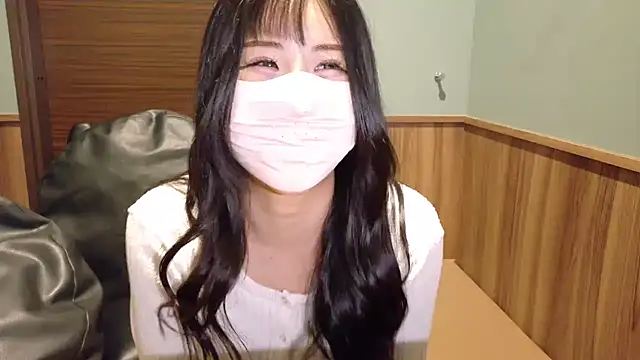 Snapshot of Ema-- chatting on 11.04.25 Ema-- online show from 11.04.25