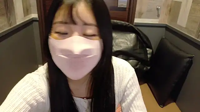 Snapshot of Ema-- chatting on 11.12.25 Ema-- online show from 11.12.25