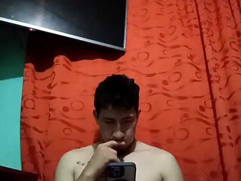 Snapshot of True_Di chatting on 09.30.25 True Di online show from 09.30.25