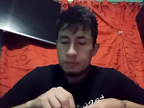 Snapshot of True_Di chatting on 10.02.25 True Di online show from 10.02.25