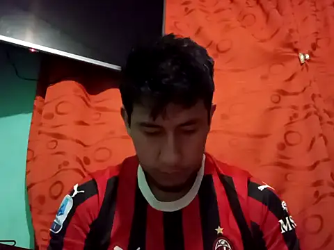 Snapshot of True_Di chatting on 10.05.25 True Di online show from 10.05.25