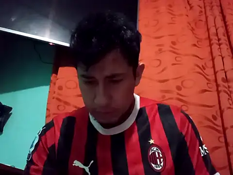 Snapshot of True_Di chatting on 10.06.25 True Di online show from 10.06.25