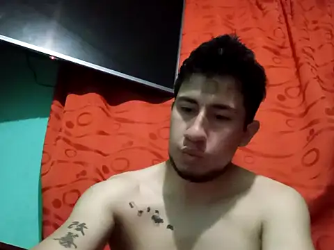 Snapshot of True_Di chatting on 10.07.25 True Di online show from 10.07.25